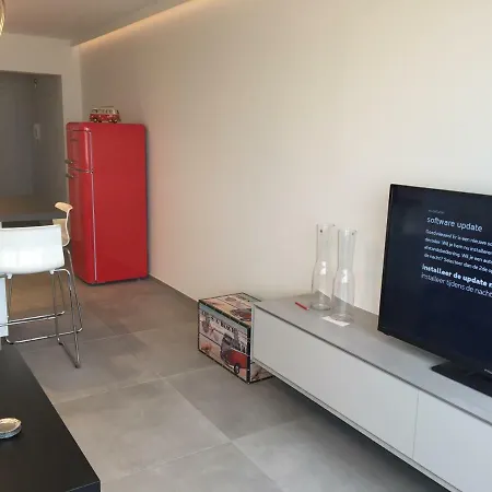 Poire Et Table 1 * Oostende