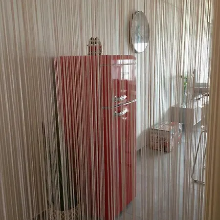 Daire Poire Et Table 1 *