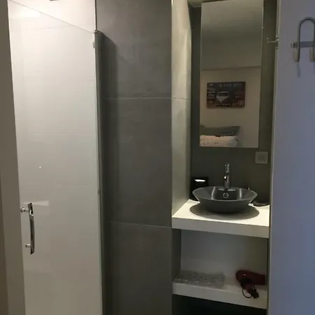 Poire Et Table 1 Οστένδη